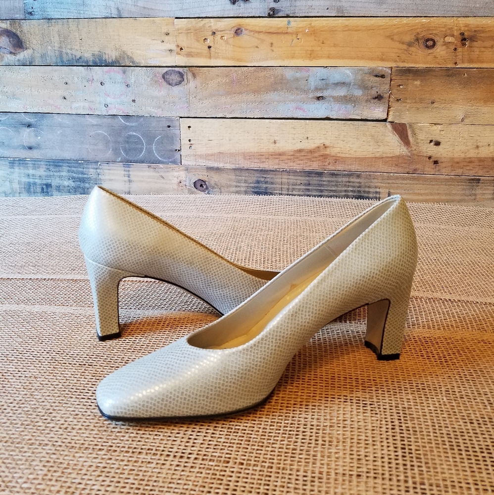 Etienne Aigner Snakeskin Leather Valencia Pumps 9